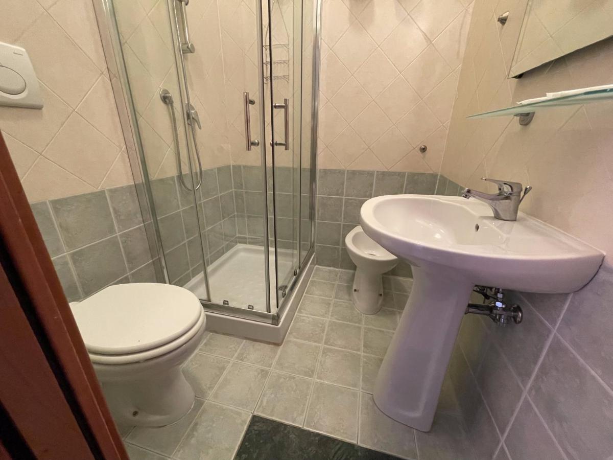 Sleepy Max Hotel Rome Bagian luar foto
