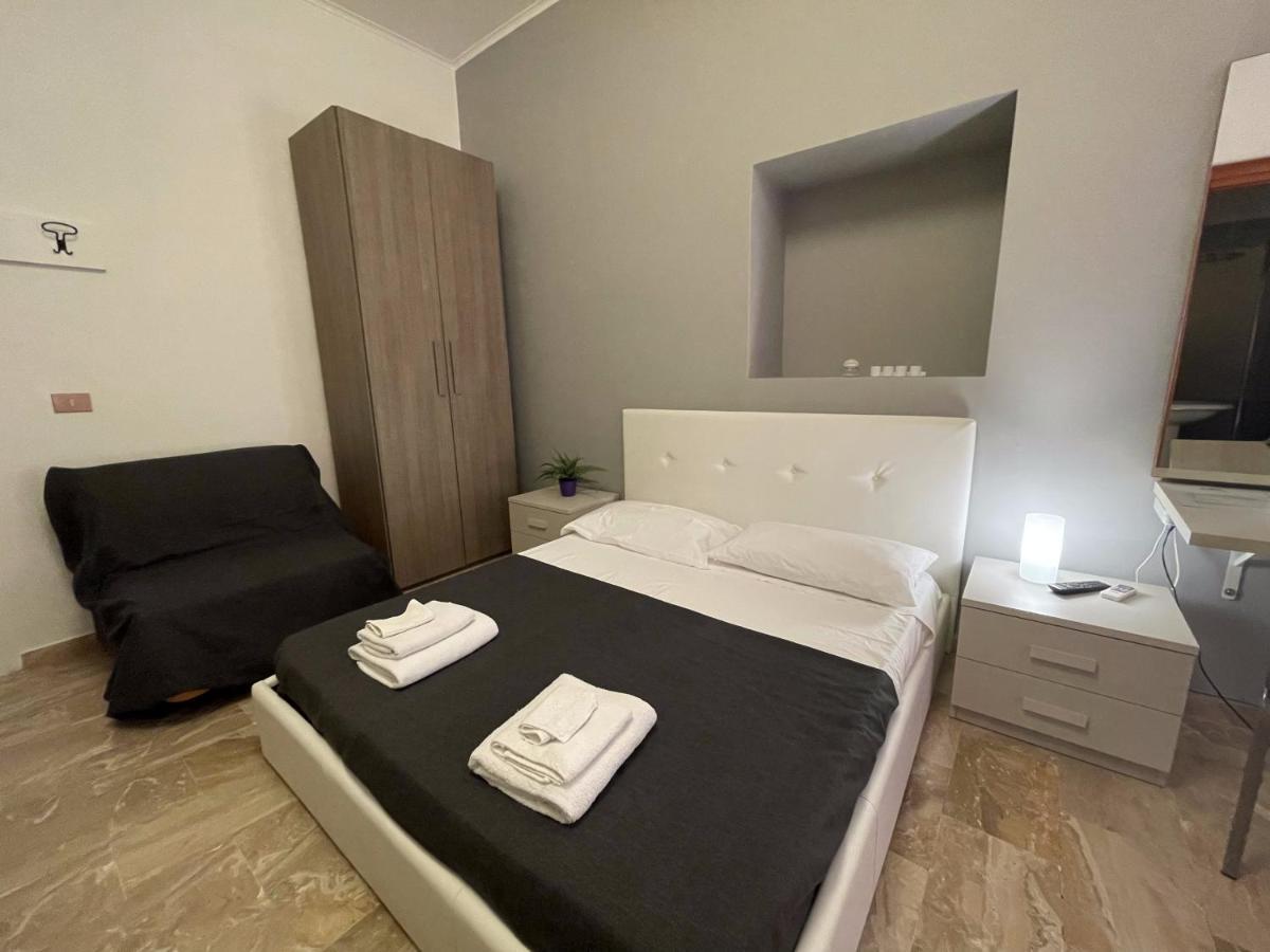 Sleepy Max Hotel Rome Bagian luar foto