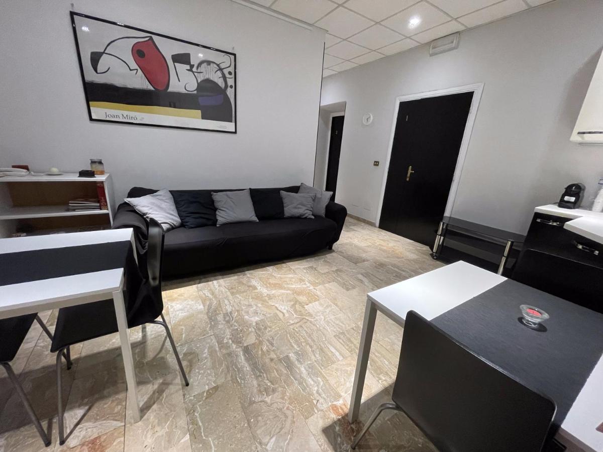 Sleepy Max Hotel Rome Bagian luar foto