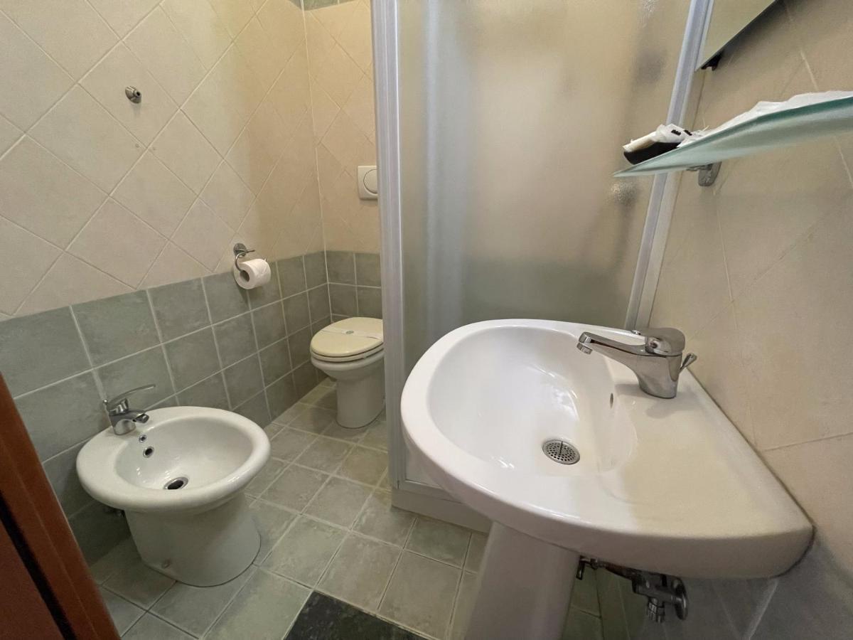 Sleepy Max Hotel Rome Bagian luar foto