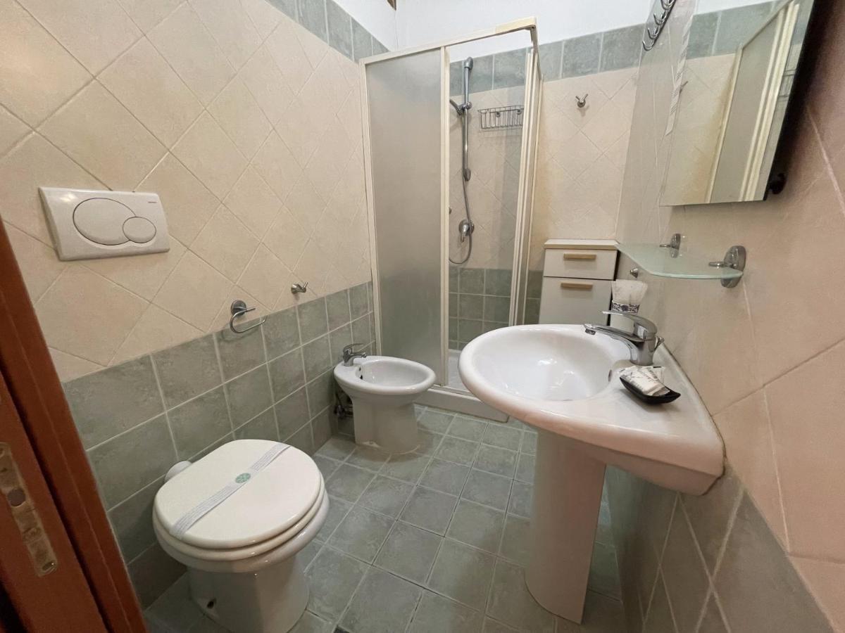 Sleepy Max Hotel Rome Bagian luar foto
